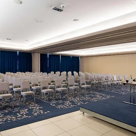 Doubletree By Hilton Milan Malpensa מלון