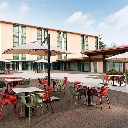 Doubletree By Hilton Milan Malpensa מלון *
